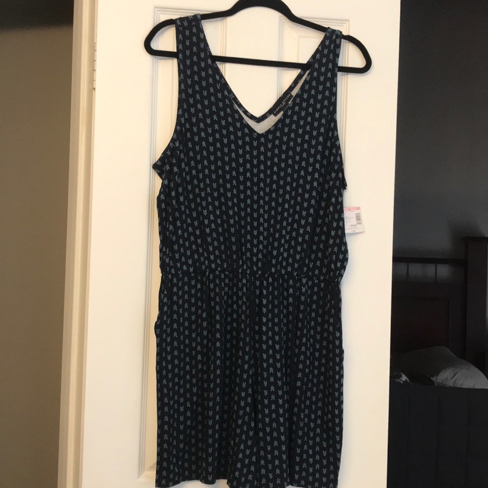 Ladies Romper NWT size M fits like Large